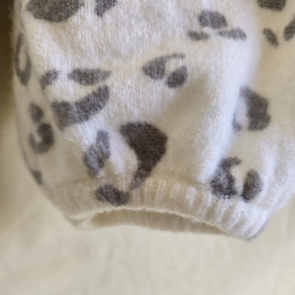 Sweater - Picture 5 of 6